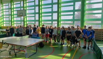 Sukces uczniów w powiatowych zawodach w drużynowym tenisie stołowym