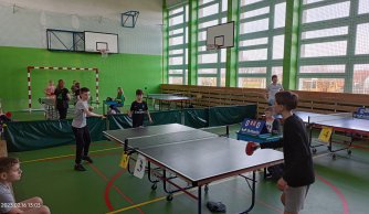 Sukces uczniów w powiatowych zawodach w drużynowym tenisie stołowym
