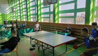 Sukces uczniów w powiatowych zawodach w drużynowym tenisie stołowym
