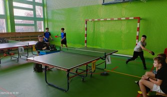 Sukces uczniów w powiatowych zawodach w drużynowym tenisie stołowym