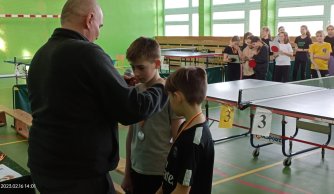 Sukces uczniów w powiatowych zawodach w drużynowym tenisie stołowym
