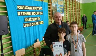 Sukces uczniów w powiatowych zawodach w drużynowym tenisie stołowym