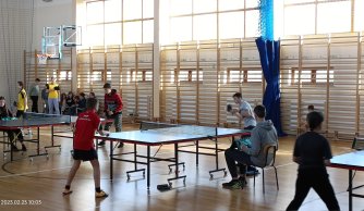 Zawody w drużynowym tenisie stołowym