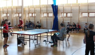 Zawody w drużynowym tenisie stołowym