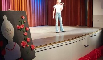 Nasi uczniowie podczas koncertu „Dzieci Seniorom”