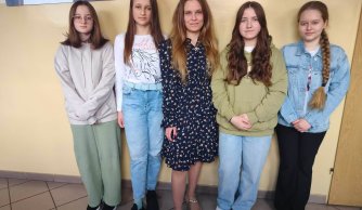 Sukcesy szóstoklasistek w powiatowym etapie konkursu czytelniczego „Czy znasz…?”