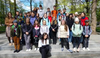 Uczniowie klas IV-VIII na spektaklu teatralnym „W krainie mitów”