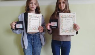 Nasze ósmoklasistki zdominowały podium VI Powiatowego Konkursu Poetyckiego „Biłgorajskie – jakie cudne…”