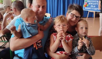 "Wszystkie kwiaty dla mamy i taty”