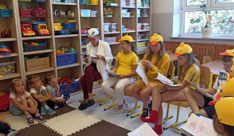 „Starsi czytają młodszym” – kolejna edycja szkolnej akcji czytelniczej