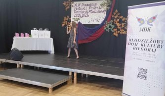 Nasze uczennice na scenie Młodzieżowego Domu Kultury w Biłgoraju