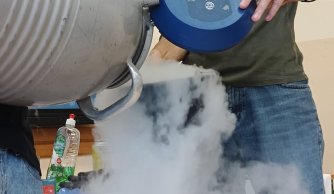 „Zasady fizyczne czy kwasy chemiczne”