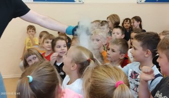 „Zasady fizyczne czy kwasy chemiczne”