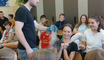 „Zasady fizyczne czy kwasy chemiczne”