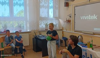 „Zasady fizyczne czy kwasy chemiczne”