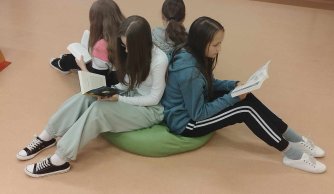 Cała szkoła czyta! – relacja z pewnego zwykłego szkolnego dnia z niezwykłymi przerwami międzylekcyjnymi