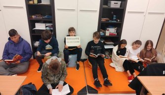 Cała szkoła czyta! – relacja z pewnego zwykłego szkolnego dnia z niezwykłymi przerwami międzylekcyjnymi