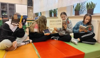 Cała szkoła czyta! – relacja z pewnego zwykłego szkolnego dnia z niezwykłymi przerwami międzylekcyjnymi