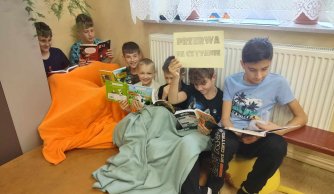 Cała szkoła czyta! – relacja z pewnego zwykłego szkolnego dnia z niezwykłymi przerwami międzylekcyjnymi