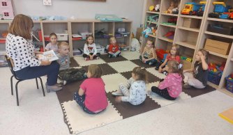 Cała szkoła czyta! – relacja z pewnego zwykłego szkolnego dnia z niezwykłymi przerwami międzylekcyjnymi