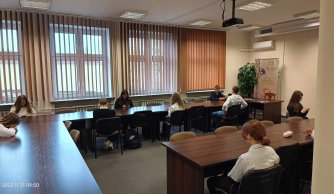 Siódmoklasistki z awansem do finału Wojewódzkiego Konkursu Czytelniczego "Czy znasz...?" 