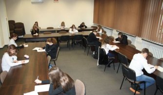 Siódmoklasistki z awansem do finału Wojewódzkiego Konkursu Czytelniczego "Czy znasz...?" 