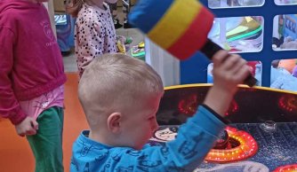 Wyjazd dzieci na spektakl do Biłgoraja