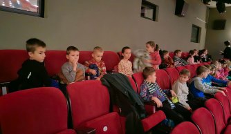 Wyjazd dzieci na spektakl do Biłgoraja