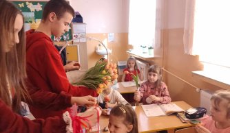 Z życzeniami dla wszystkich kobiet 