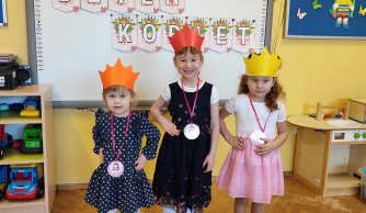 Z życzeniami dla wszystkich kobiet 