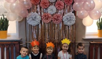 Z życzeniami dla wszystkich kobiet 