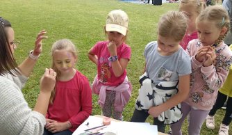 "Kiedy śmieje się dziecko, śmieje się cały świat"