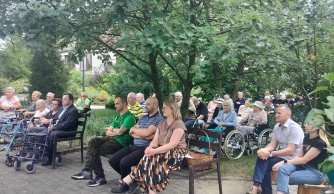 Szkolny chórek z wizytą w Domu Kombatanta w Biłgoraju