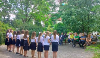 Szkolny chórek z wizytą w Domu Kombatanta w Biłgoraju