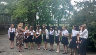 Szkolny chórek z wizytą w Domu Kombatanta w Biłgoraju