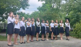 Szkolny chórek z wizytą w Domu Kombatanta w Biłgoraju