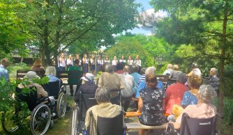 Szkolny chórek z wizytą w Domu Kombatanta w Biłgoraju