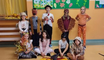 Inscenizacja &#34;Bal jesieni&#34; w wykonaniu klasy II