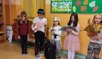 Inscenizacja &#34;Bal jesieni&#34; w wykonaniu klasy II
