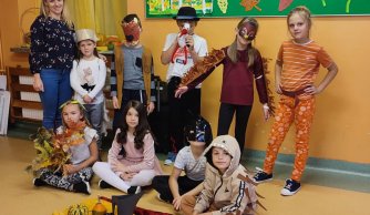 Inscenizacja &#34;Bal jesieni&#34; w wykonaniu klasy II