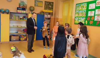 Inscenizacja &#34;Bal jesieni&#34; w wykonaniu klasy II