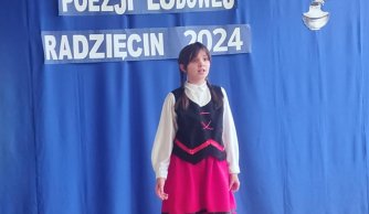 Recytowali wiersze lokalnych poetów - sukcesy w XIX Międzyszkolnym Konkursie Poezji Ludowej