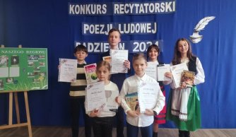 Recytowali wiersze lokalnych poetów - sukcesy w XIX Międzyszkolnym Konkursie Poezji Ludowej