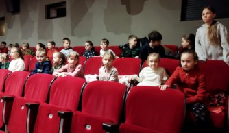 Wyjazd dzieci na spektakl do Biłgoraja