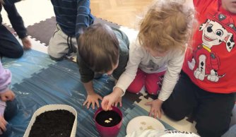 Przedszkolaki przywołują wiosnę!