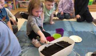 Przedszkolaki przywołują wiosnę!