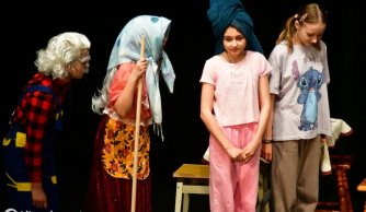 Nasi aktorzy na Powiatowym Przeglądzie Teatrów Dziecięcych i Młodzieżowych w Tarnogrodzie 