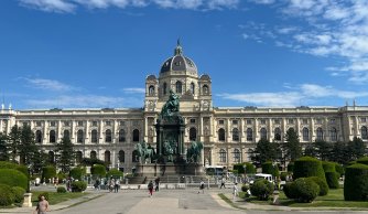 Od Habsburgów po krasowe jaskinie - wycieczka do Austrii i Czech