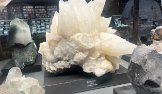 Od Habsburgów po krasowe jaskinie - wycieczka do Austrii i Czech