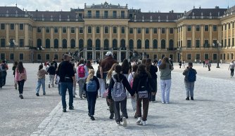 Od Habsburgów po krasowe jaskinie - wycieczka do Austrii i Czech